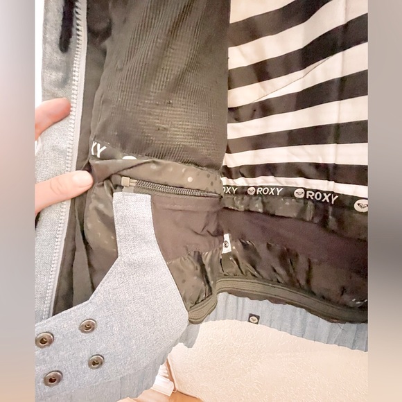 Roxy // Denim Chambray Snowboarding Jacket - Picture 9 of 11